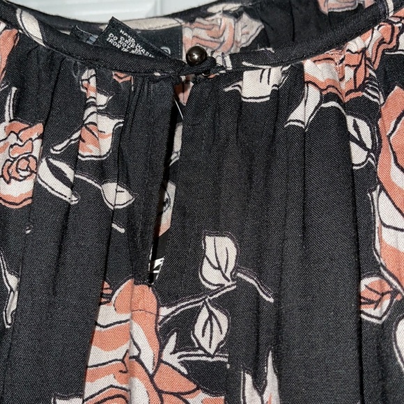 NWT beautiful women’s romper S - Picture 9 of 9